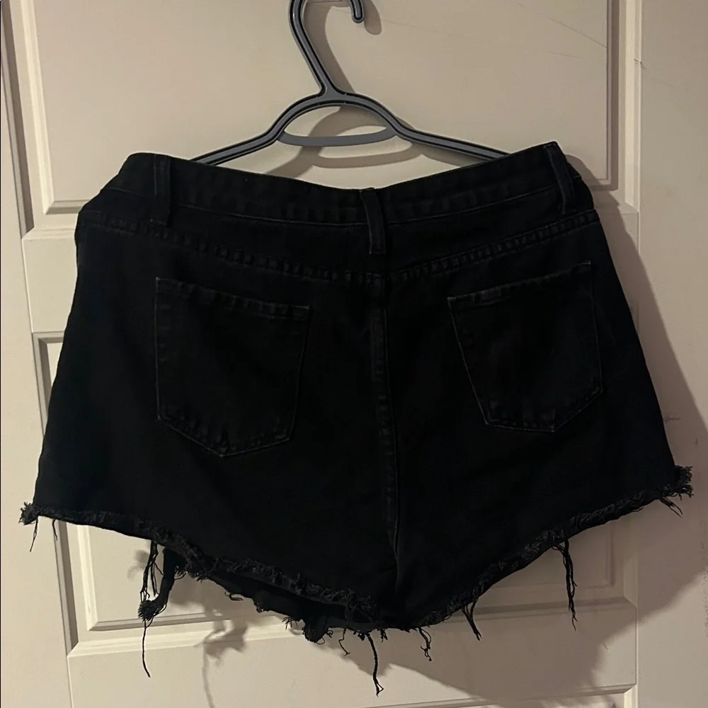 SHEIN Black Distressed Jean Shorts - Picture 3 of 3